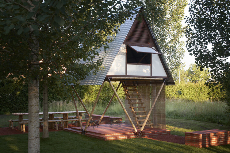 Building light in flood zones: Architecture for seasonal flooding - Image 5/11