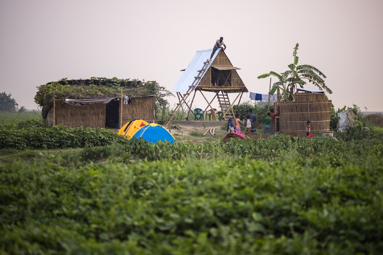 Building light in flood zones: Architecture for seasonal flooding - Image 7/11