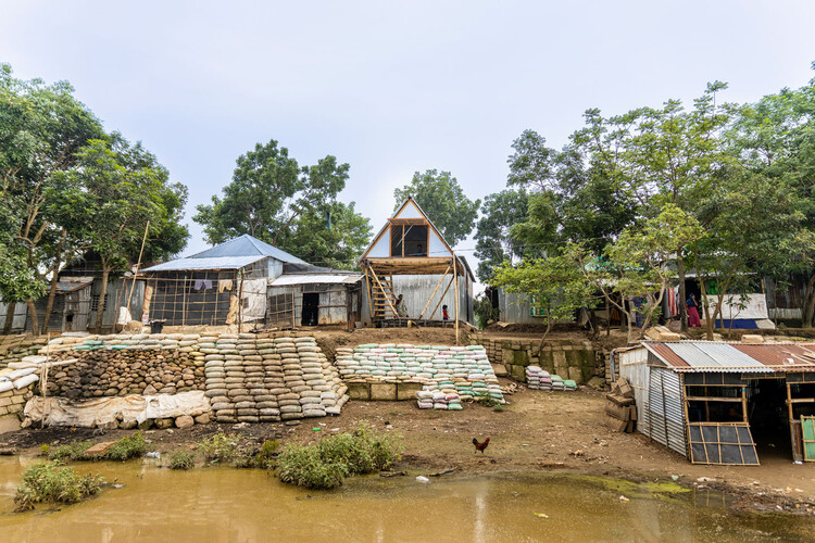 Building light in flood zones: Architecture for seasonal flooding - Image 6/11
