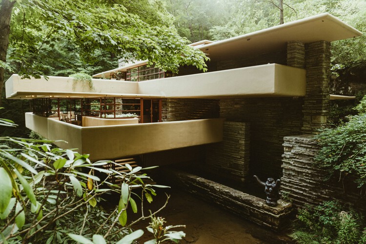Frank Lloyd Wright's Fallingwater Reopens After Restoration to Celebrate 90th Anniversary - Image 2/5