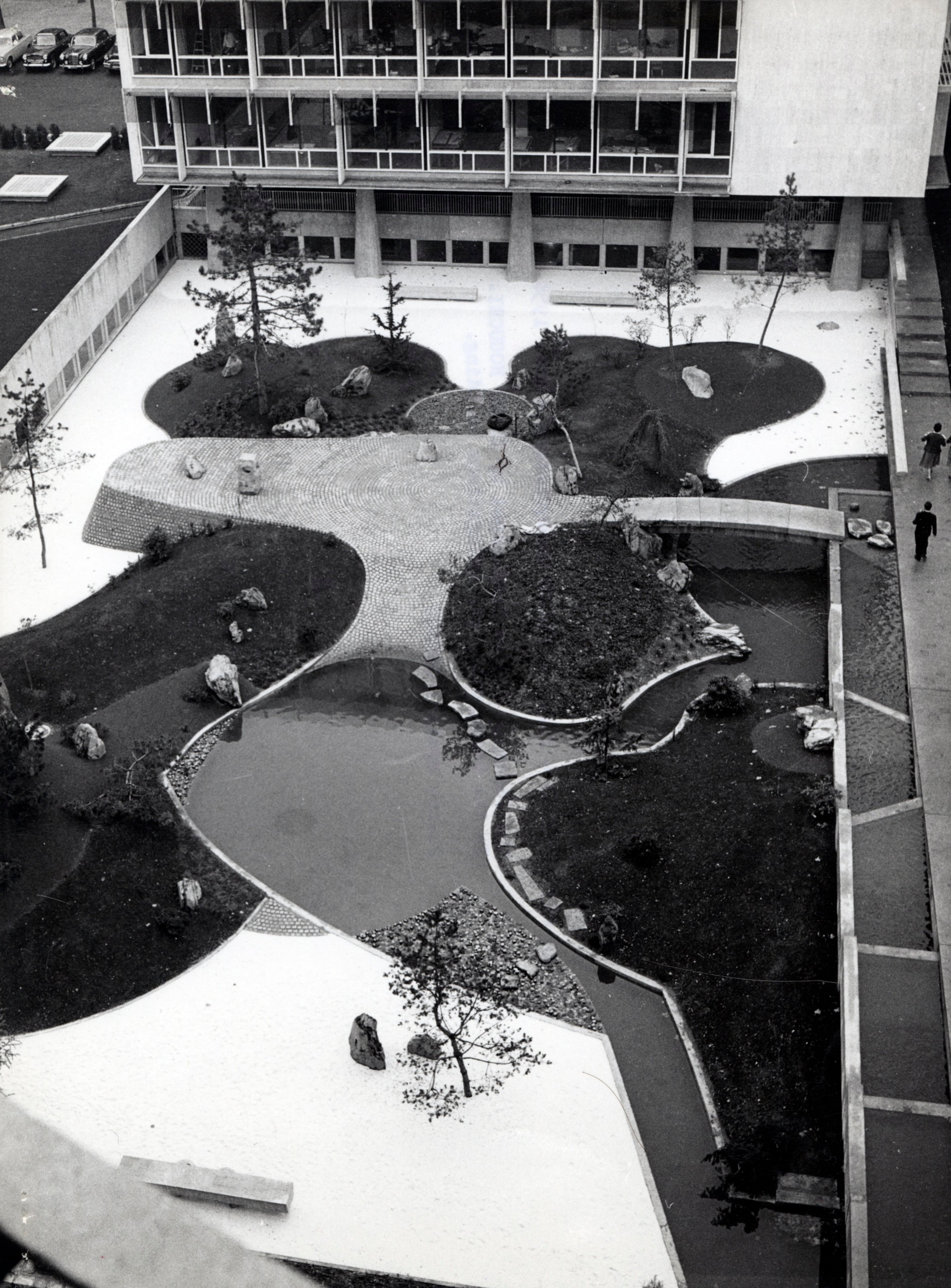 The UNESCO Gardens of Paris (1956-1958) were designed by Isamu Noguchi. (Courtesy of Isamu Noguchi Foundation and Garden Museum/High Museum)